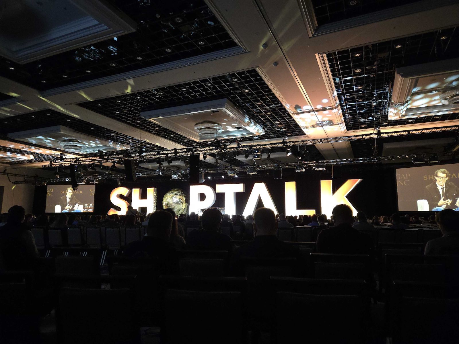 Nike Goes Multiplayer, OpenAI Breaks Advertising, H&M's AI Clone Army